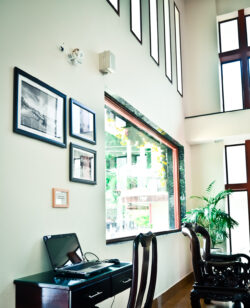 Máy tính phục vụ truy cập internet miễn phí tại khách sạn